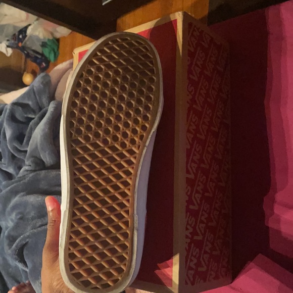 Vans - Picture 3 of 5